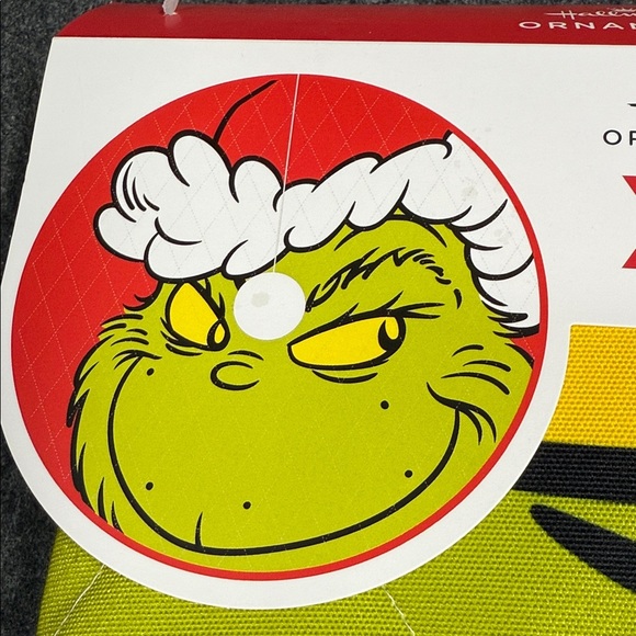 Hallmark Grinch Holiday Tree Skirt - Green and Red - Picture 3 of 4